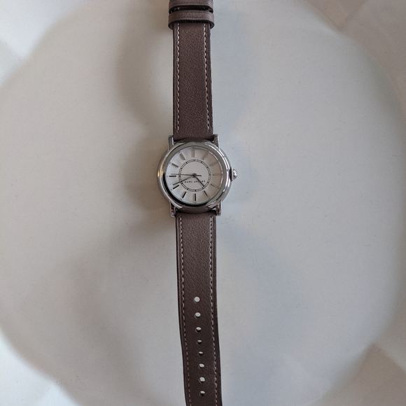 Marc Jacobs Courtney Watch w Genuine Leather Band - Picture 1 of 5